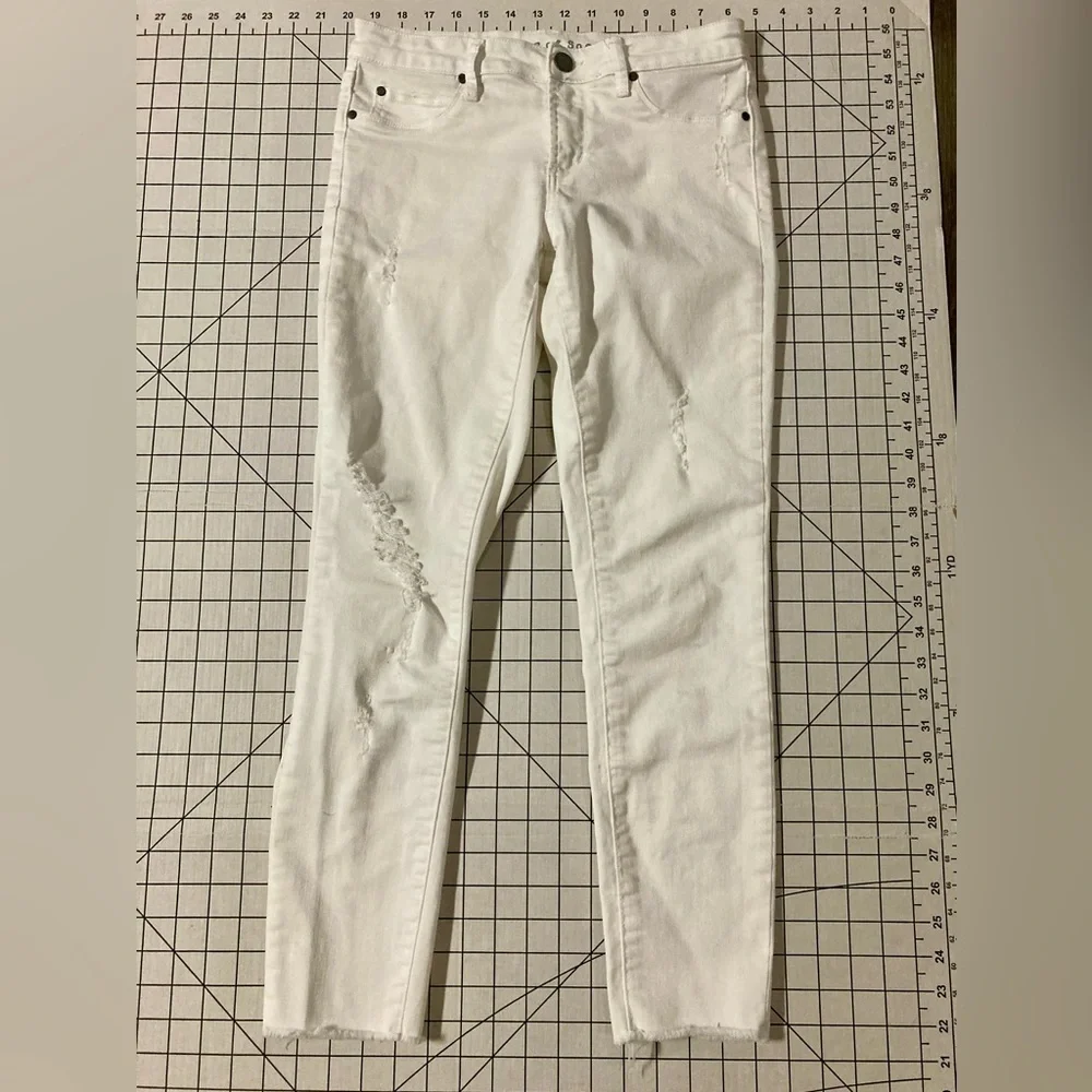 Articles of Society Women’s‎ Size 26 Cannes Wash White Distressed Jeans